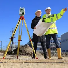 Geodeta: Kim jest? Kluczowe zadania, koszty i uprawnienia