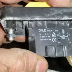 Podłącz włącznik betoniarki 230V/400V: Instrukcja krok po kroku