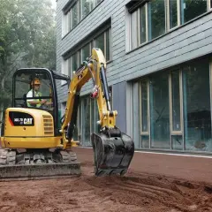 Ile kosztuje minikoparka? Ceny, wynajem i koszty sprawdź!