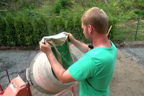 Jak mieszać beton w betoniarce? Proporcje i porady