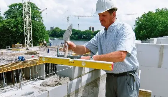 Poziomica sznurkowa: Jak używać? Instrukcja krok po kroku