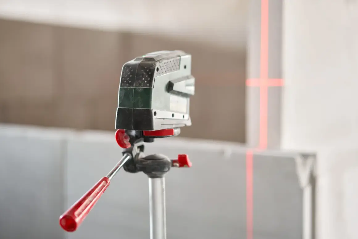 Statyw do poziomicy DIY: Zbuduj sam i oszczędź!