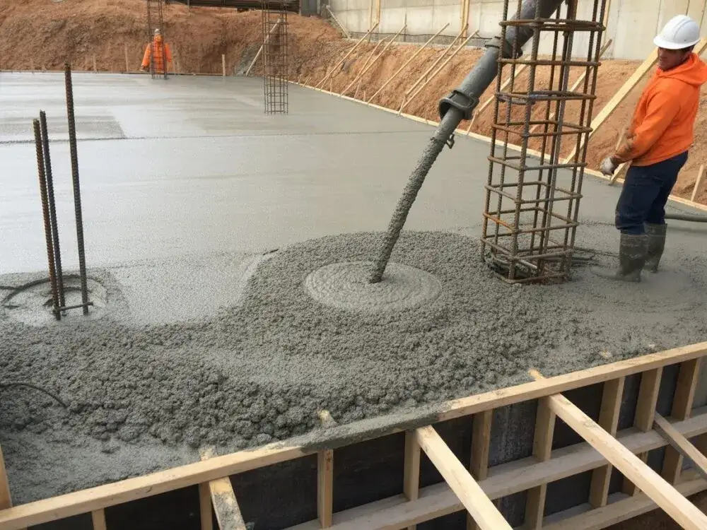 Zdjęcie Beton na fundamenty: C16/20 czy C20/25? Wybierz mądrze!