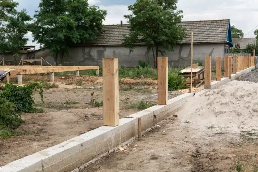 Jak geodeta wyznacza granice działki? Przewodnik krok po kroku