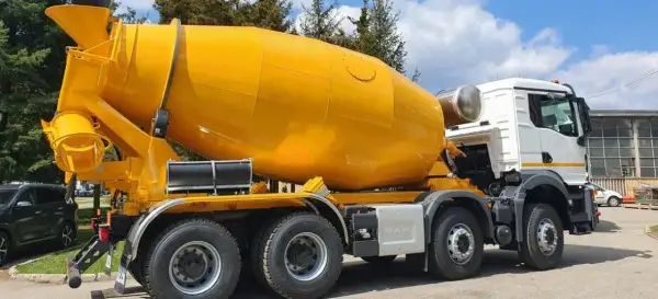 Ile waży betoniarka? Waga, transport i stabilność - poradnik