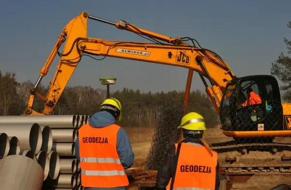 Jak zostać geodetą: przewodnik po edukacji, uprawnieniach i zarobkach