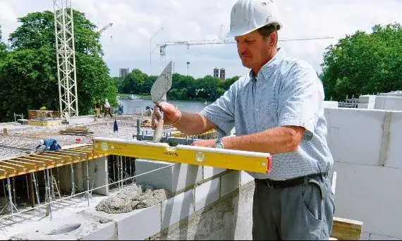 Poziomica sznurkowa: Jak używać? Instrukcja krok po kroku